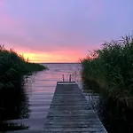 Sonniges Strandhaus Mit Wasserblick Am Haff Mit 2 Schlafzimmern Fuer 4 Pers *