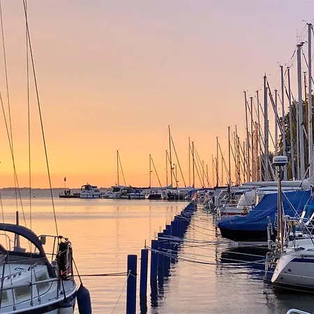 Sonniges Strandhaus Mit Wasserblick Am Haff Mit 2 Schlafzimmern Fuer 4 Pers *