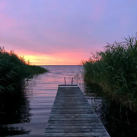 Sonniges Strandhaus Mit Wasserblick Am Haff Mit 2 Schlafzimmern Fuer 4 Pers *