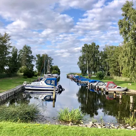 Sonniges Strandhaus Mit Wasserblick Am Haff Mit 2 Schlafzimmern Fuer 4 Pers * Mönkebude