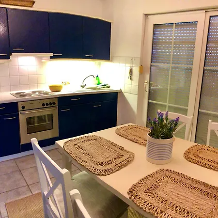 Apartamento Sonniges Strandhaus Mit Wasserblick Am Haff Mit 2 Schlafzimmern Fuer 4 Pers