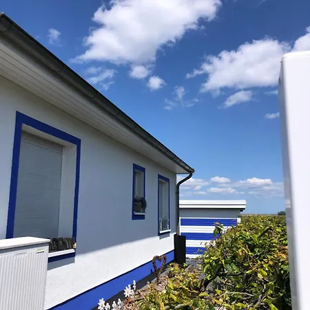 Sonniges Strandhaus Mit Wasserblick Am Haff Mit 2 Schlafzimmern Fuer 4 Pers * Monkebude