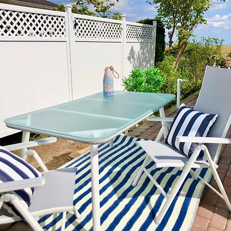 Sonniges Strandhaus Mit Wasserblick Am Haff Mit 2 Schlafzimmern Fuer 4 Pers Apartamento *