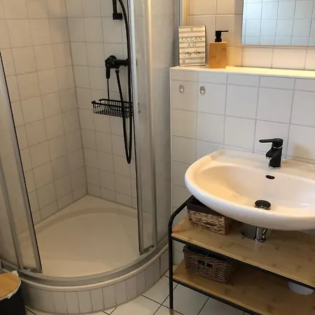 Sonniges Strandhaus Mit Wasserblick Am Haff Mit 2 Schlafzimmern Fuer 4 Pers *