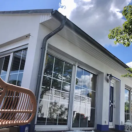 Sonniges Strandhaus Mit Wasserblick Am Haff Mit 2 Schlafzimmern Fuer 4 Pers *