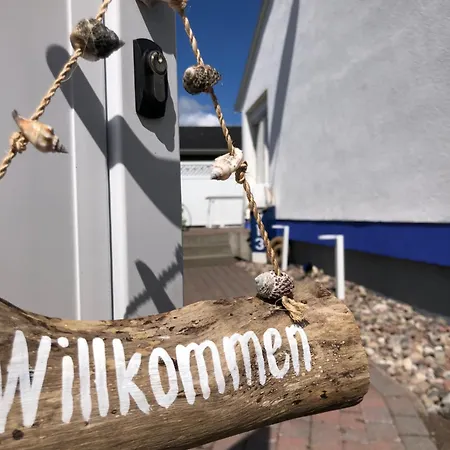 Sonniges Strandhaus Mit Wasserblick Am Haff Mit 2 Schlafzimmern Fuer 4 Pers *