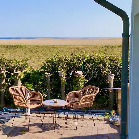 Sonniges Strandhaus Mit Wasserblick Am Haff Mit 2 Schlafzimmern Fuer 4 Pers