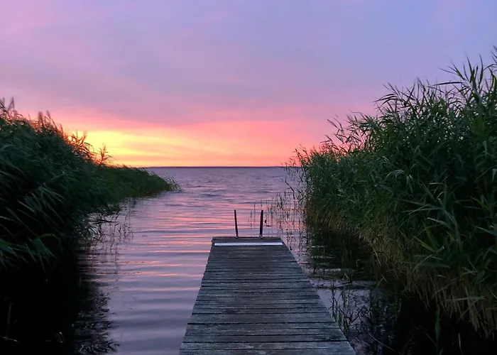 Sonniges Strandhaus Mit Wasserblick Am Haff Mit 2 Schlafzimmern Fuer 4 Pers *