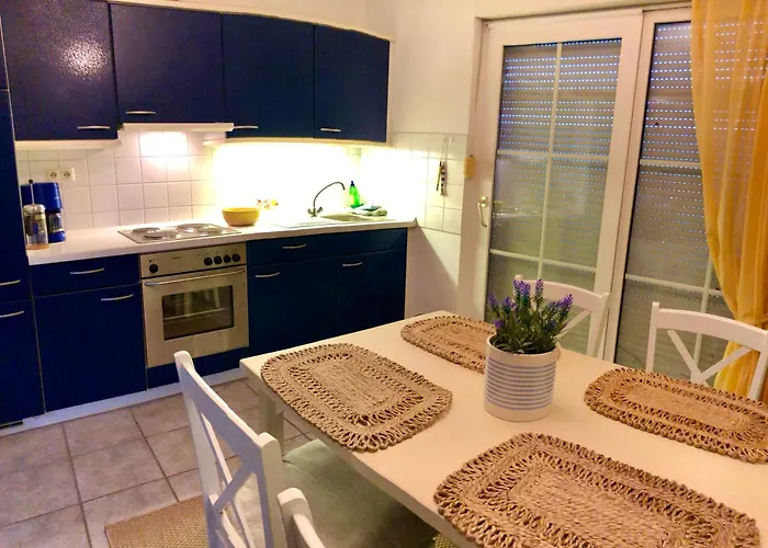 Lägenhet Sonniges Strandhaus Mit Wasserblick Am Haff Mit 2 Schlafzimmern Fuer 4 Pers