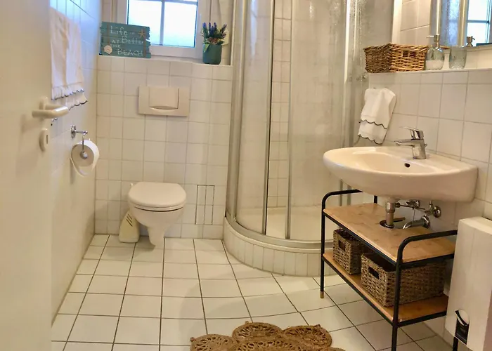 Sonniges Strandhaus Mit Wasserblick Am Haff Mit 2 Schlafzimmern Fuer 4 Pers Lägenhet Mönkebude