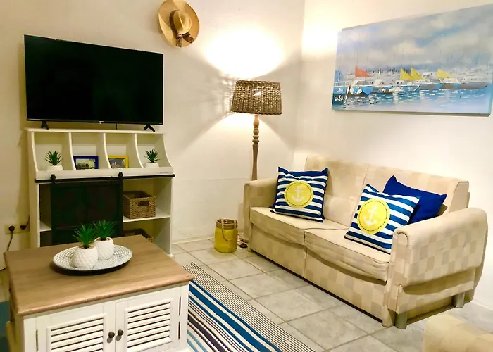 Sonniges Strandhaus Mit Wasserblick Am Haff Mit 2 Schlafzimmern Fuer 4 Pers Lägenhet Mönkebude