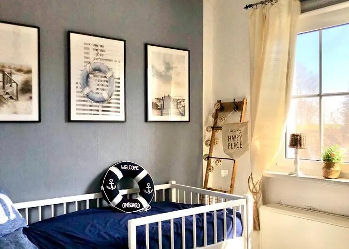 Sonniges Strandhaus Mit Wasserblick Am Haff Mit 2 Schlafzimmern Fuer 4 Pers Mönkebude