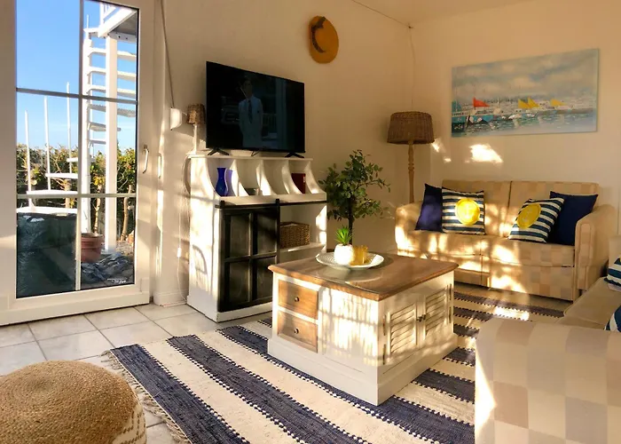 Sonniges Strandhaus Mit Wasserblick Am Haff Mit 2 Schlafzimmern Fuer 4 Pers * Mönkebude