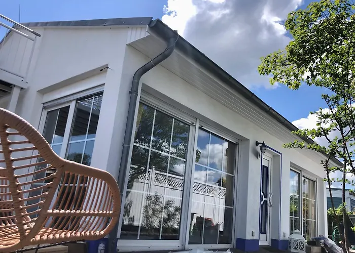 Sonniges Strandhaus Mit Wasserblick Am Haff Mit 2 Schlafzimmern Fuer 4 Pers *