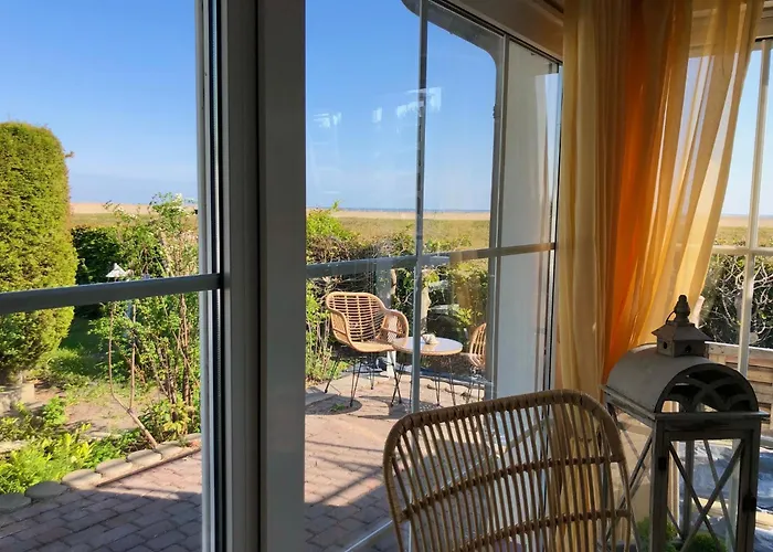 Sonniges Strandhaus Mit Wasserblick Am Haff Mit 2 Schlafzimmern Fuer 4 Pers Mönkebude