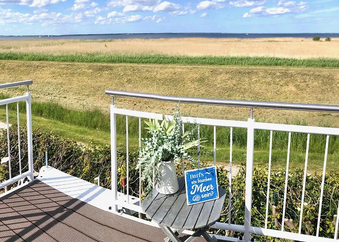 Sonniges Strandhaus Mit Wasserblick Am Haff Mit 2 Schlafzimmern Fuer 4 Pers *